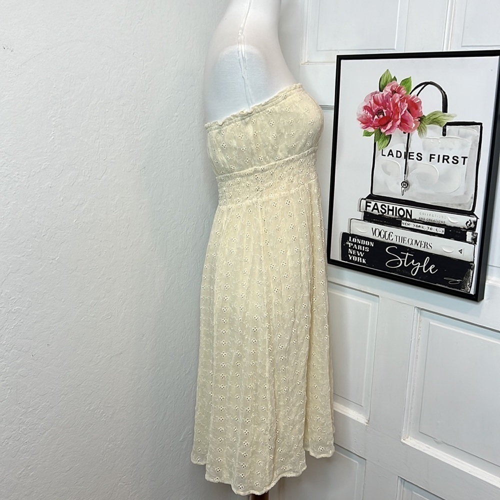 DVF Cream Strapless. Knee Length Eyelet Dress Size 8 - Picture 2 of 7